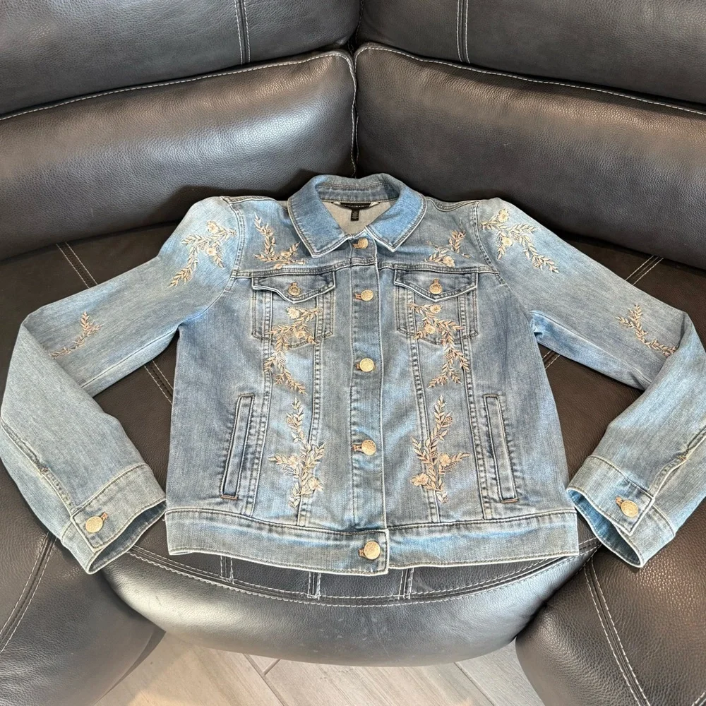 White House Black Market Light Blue Embroidered Jean Jacket 💙 - Picture 7 of 11